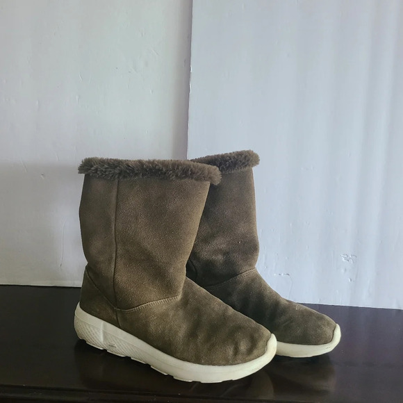 Sckecher women's shearling bootie sz.7 olive color - Picture 1 of 9